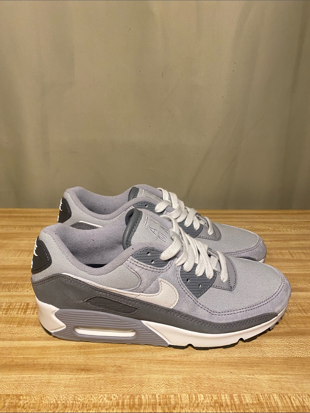 Nike Air Max 90 Premium Light Grey Smoke DA1641-001 Mens size 8.5